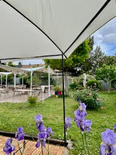 Terrasse fleurie du restaurant Le Vinci